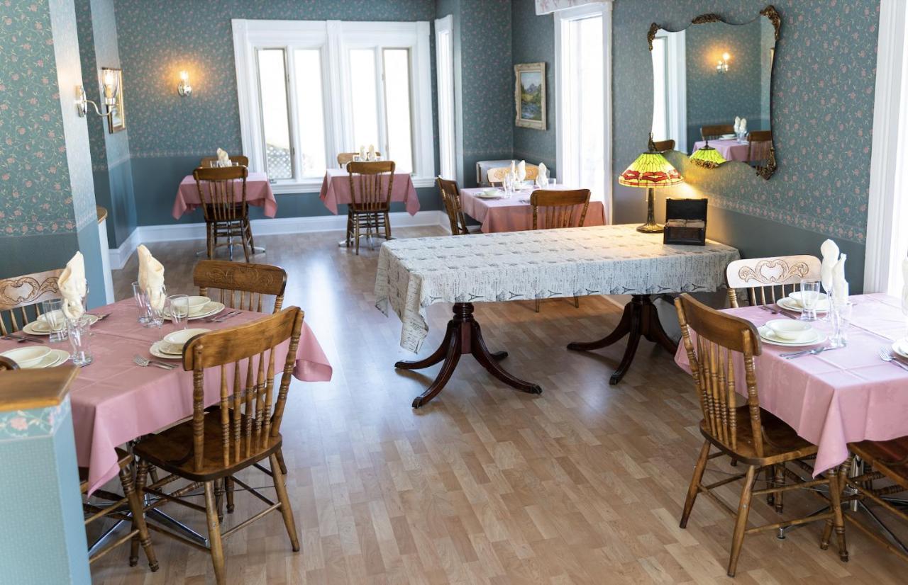 The Maple Inn Parrsboro 外观 照片